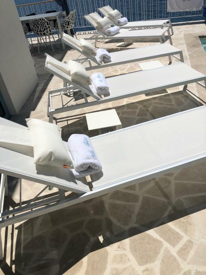 Villa Beline Direct Aan Zee, Verwarmd Zwembad En Sauna Трибань-Крушчица Экстерьер фото