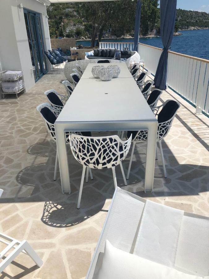 Villa Beline Direct Aan Zee, Verwarmd Zwembad En Sauna Трибань-Крушчица Экстерьер фото