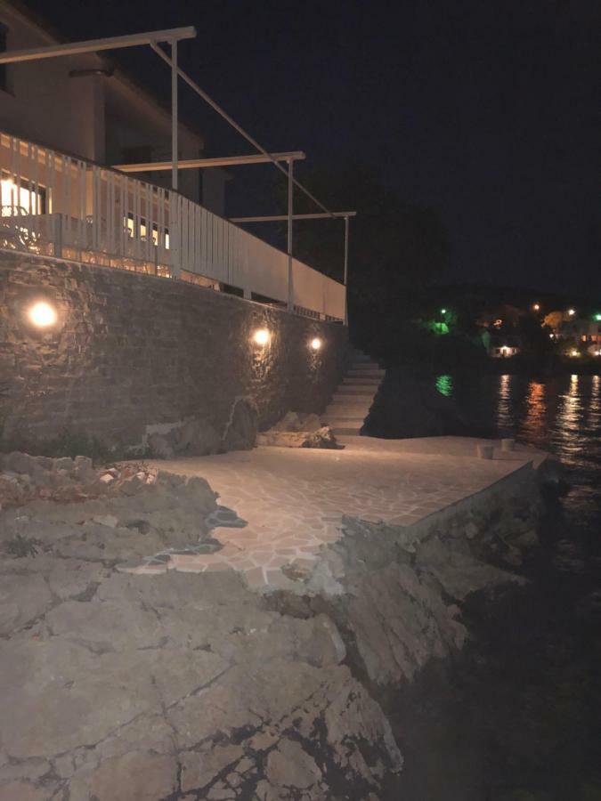 Villa Beline Direct Aan Zee, Verwarmd Zwembad En Sauna Трибань-Крушчица Экстерьер фото