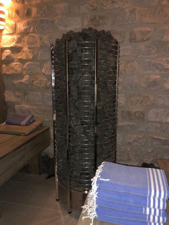 Villa Beline Direct Aan Zee, Verwarmd Zwembad En Sauna Трибань-Крушчица Экстерьер фото